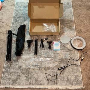 Amazing light ring/tripod box kit !!NEW !